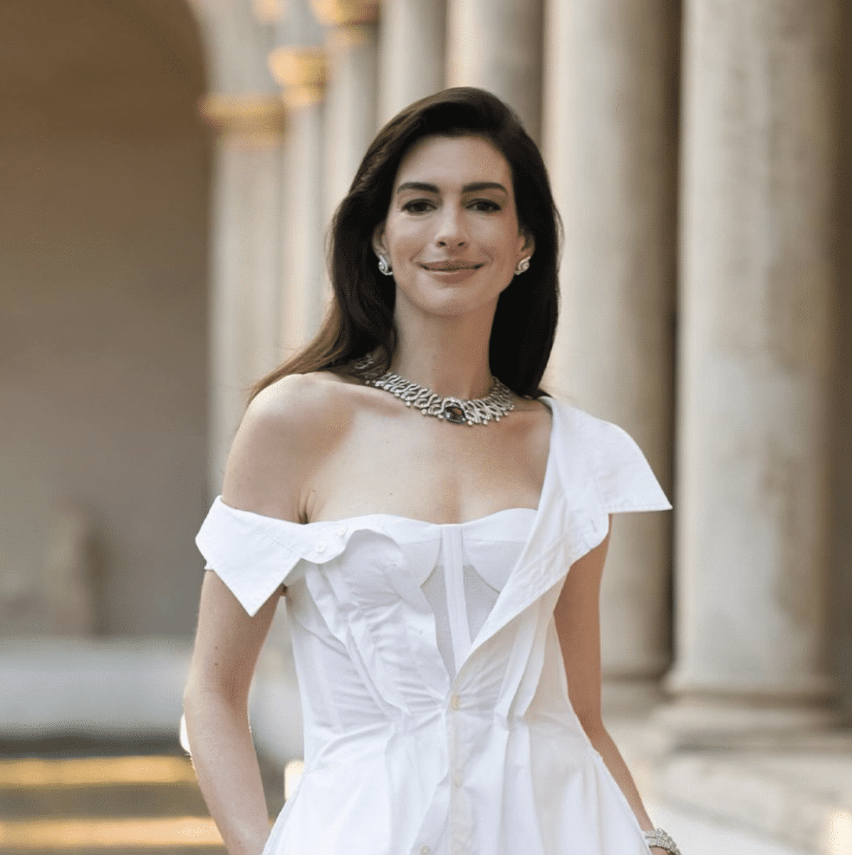 Instagram @ annehathaway,@ bvlgari